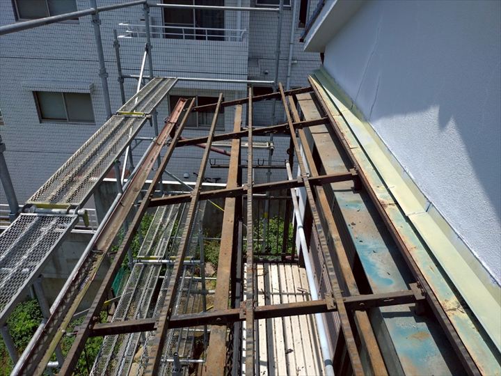 既存波板の撤去